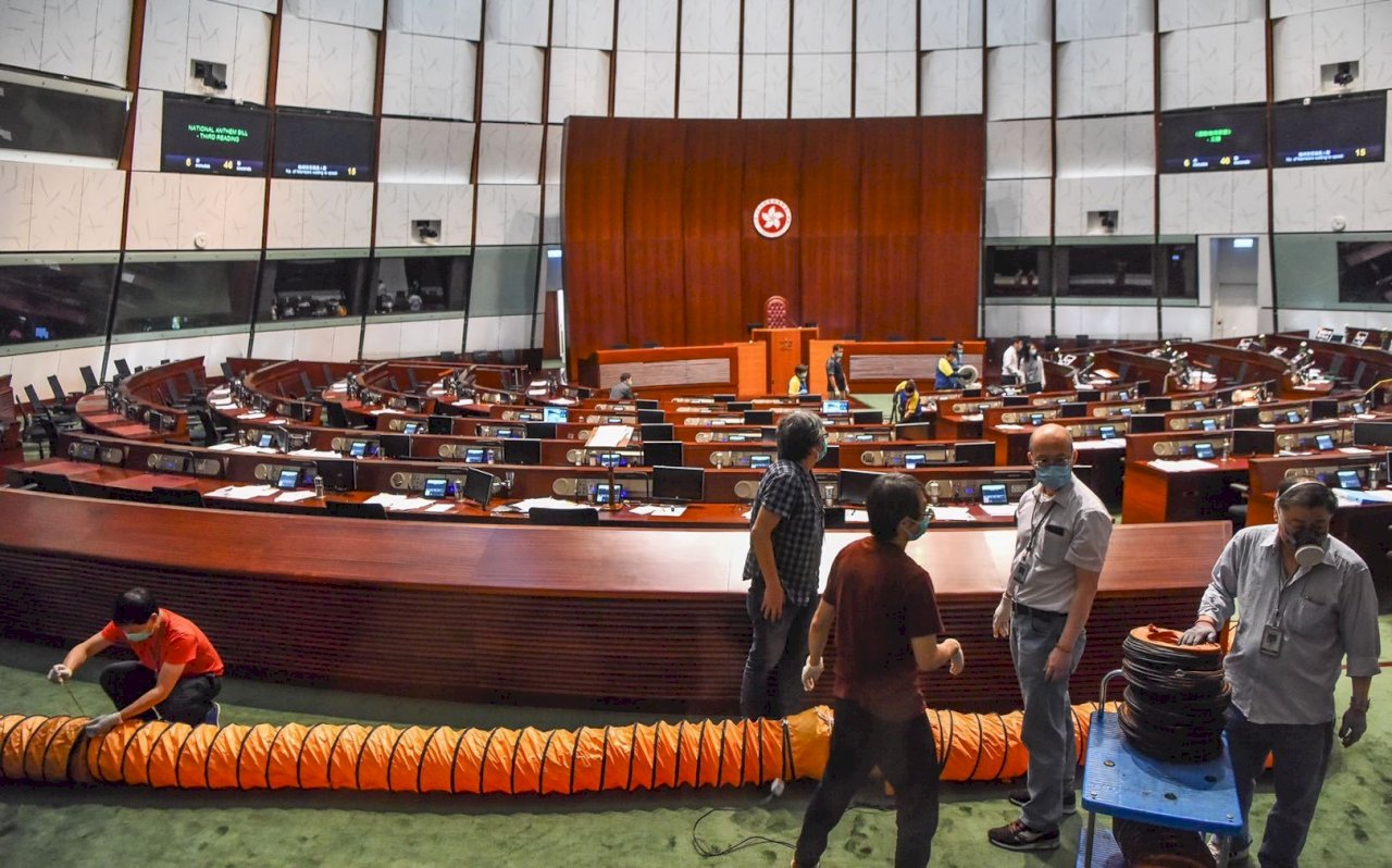 混亂爭議中 香港國歌法三讀通過