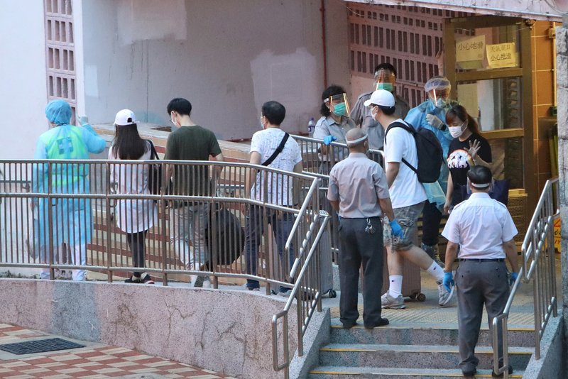 香港祿泉樓群聚感染 官方急撤居民進行隔離