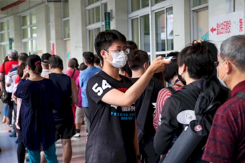 罷韓投票1823投開票所 2萬多人投入選務