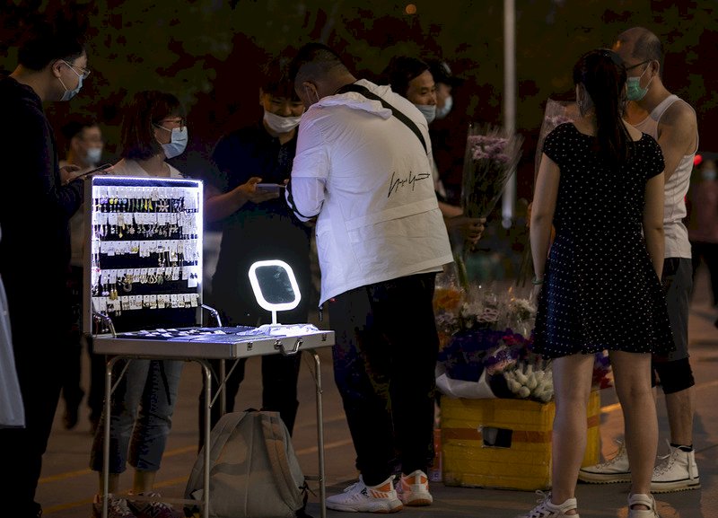 中國地攤經濟風潮再起 深圳擬9月鬆綁管制