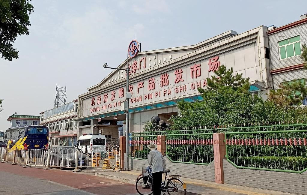 新發地批發市場 掌控著北京餐桌上近九成的菜