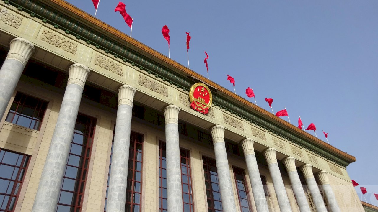 港媒：人大議決立法會全體議員延任一年