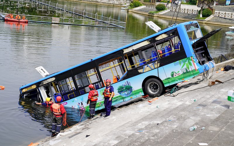 貴州公車墜河案 警方：駕駛不滿拆遷蓄意作案