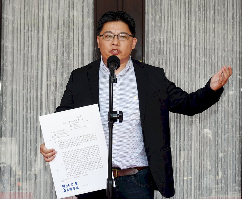 立院決議 盼行政部門提升華航、護照「TAIWAN」辨識度