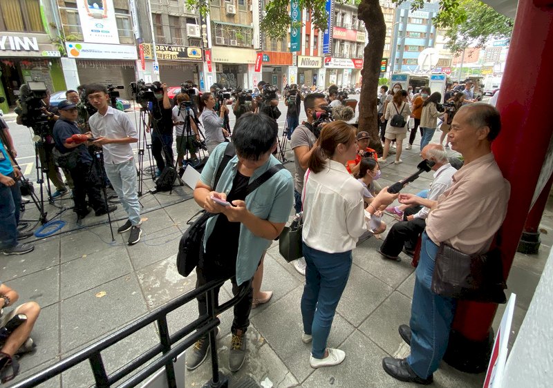 全台郵局今起領購三倍券 北門首日媒體比排隊人潮多(影音)