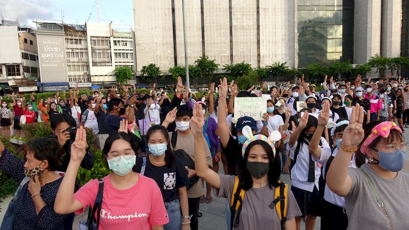 泰國Z世代青年創意抗爭 罕見喊出王室改革