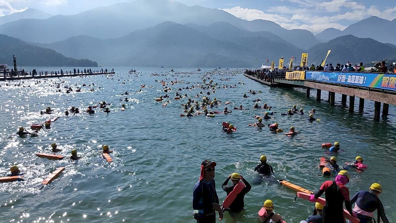 日月潭萬人泳渡如期辦理  下水前後戴口罩
