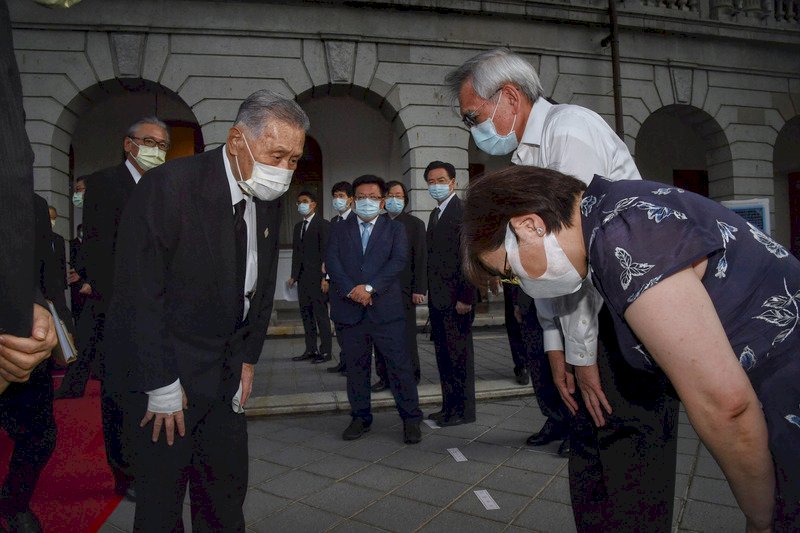 日媒：森喜朗弔唁李登輝 轉交安倍親筆信給家屬