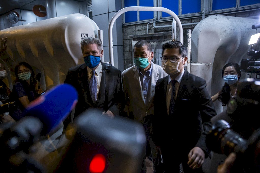 黎智英凌晨獲釋 被指勾結外國勢力