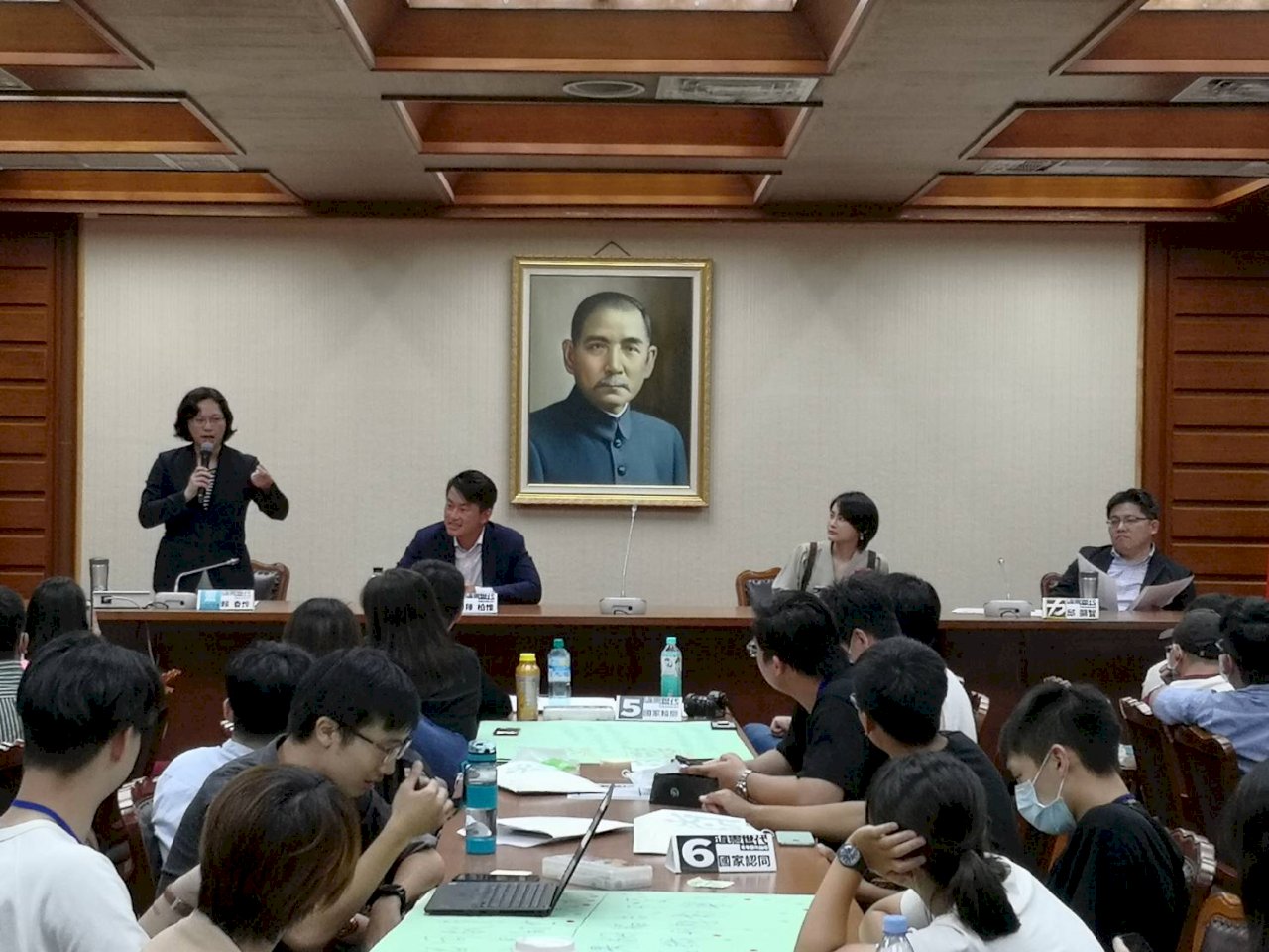 青年憲改論壇 支持投票權下修至18歲