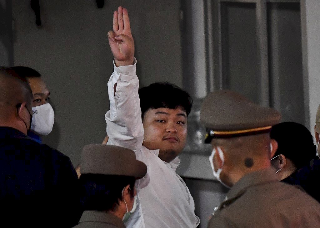 泰國學運領袖被控侮辱王室 涉冒犯君主罪判刑2年