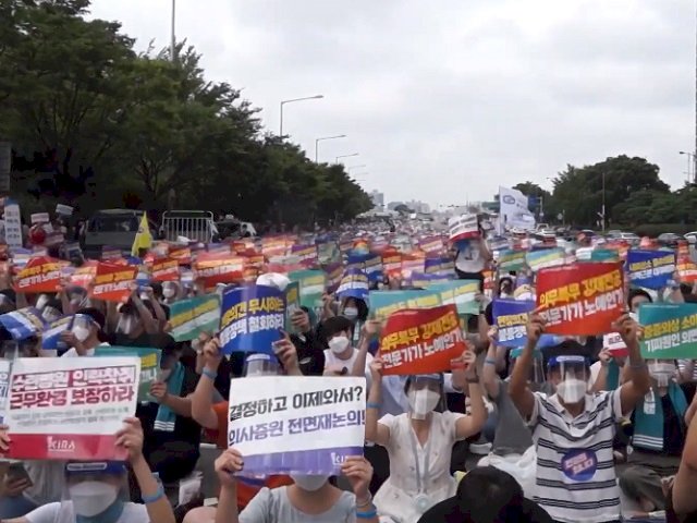 疫情升溫難擋光復節集會 南韓憂心疫情擴大
