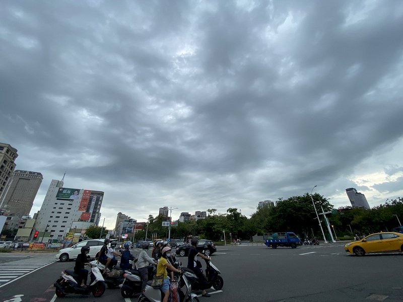 大雨特報 &nbsp;台中以南及東半部9縣市防大雨
