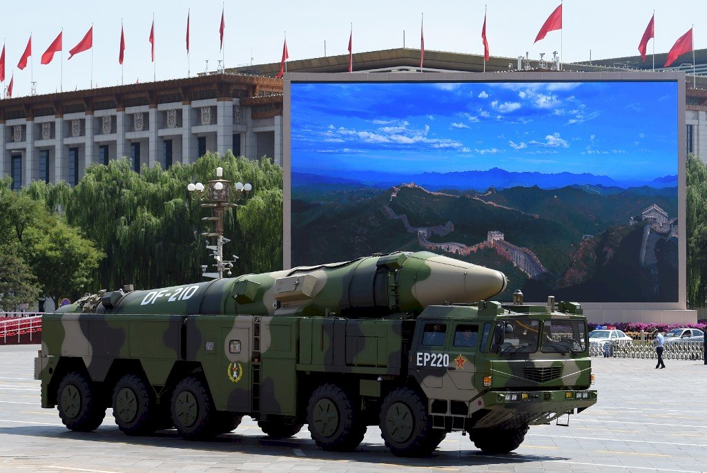 美媒：中國向南海射彈 警告美航艦離遠點