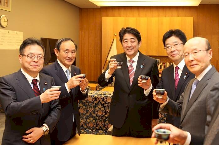 日相菅義偉拜會安倍　說明日美領袖電話會談內容
