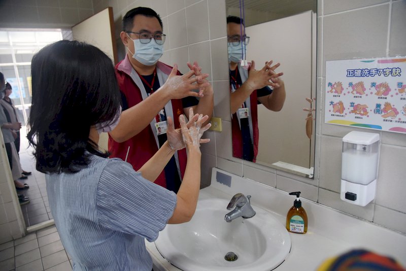 疫情肆虐民眾勤洗手 皮膚科「富貴手」患者激增