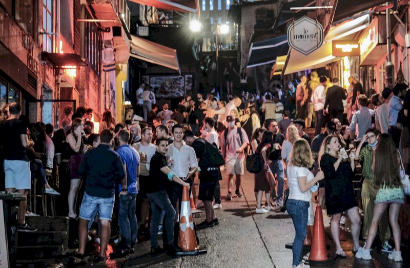 疫情趨緩　香港酒吧等場所有限度恢復營運