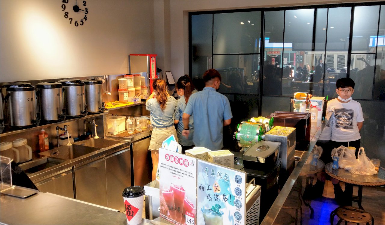 馬公「愛國飲料」挺國軍　總統買150杯感謝支持(影音)