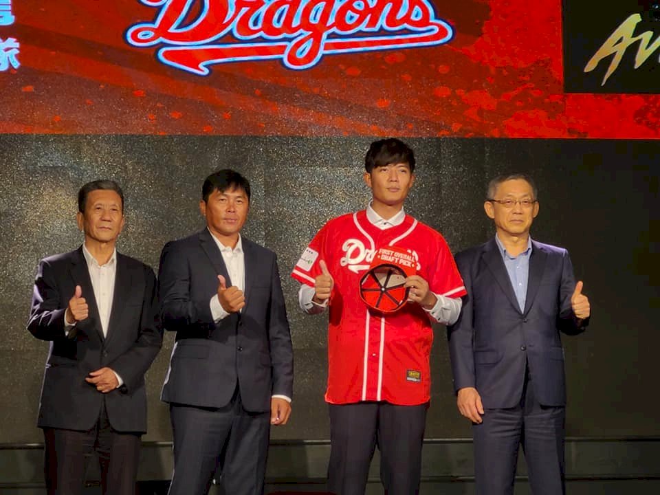 王維中加盟味全龍   合約總值6千萬創中職紀錄