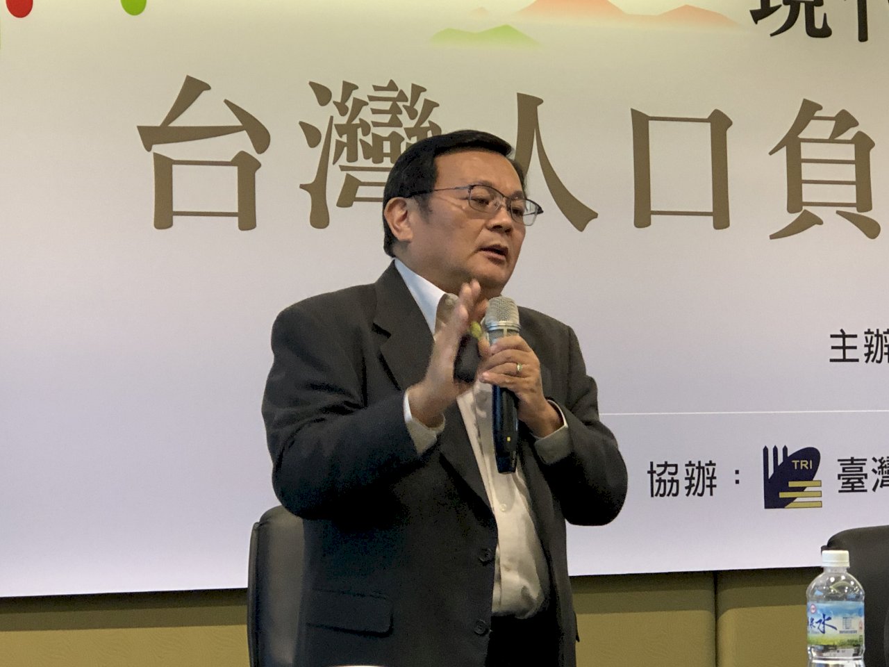 基本工資怎麼調？ 學者：經濟成果分配比例是關鍵