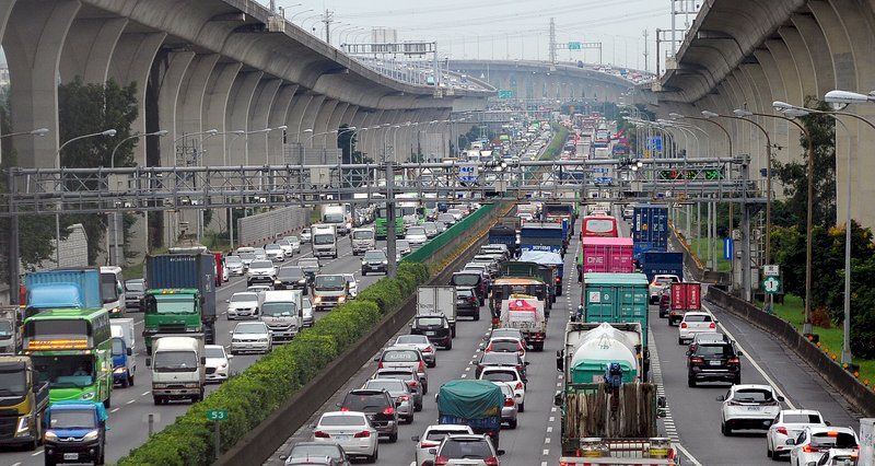 迎史上最大疏運潮 交部首推中秋氣象國道路況聯合播報