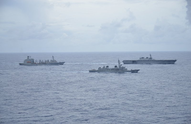 美日軍艦南海聯合演習 加賀號攜手馬侃號