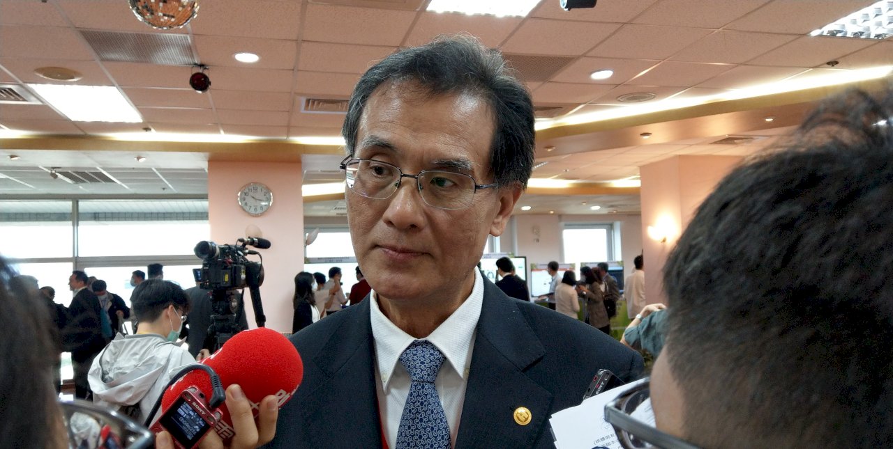 涉洩漏情治人員個資案 前健保署主秘10萬元交保