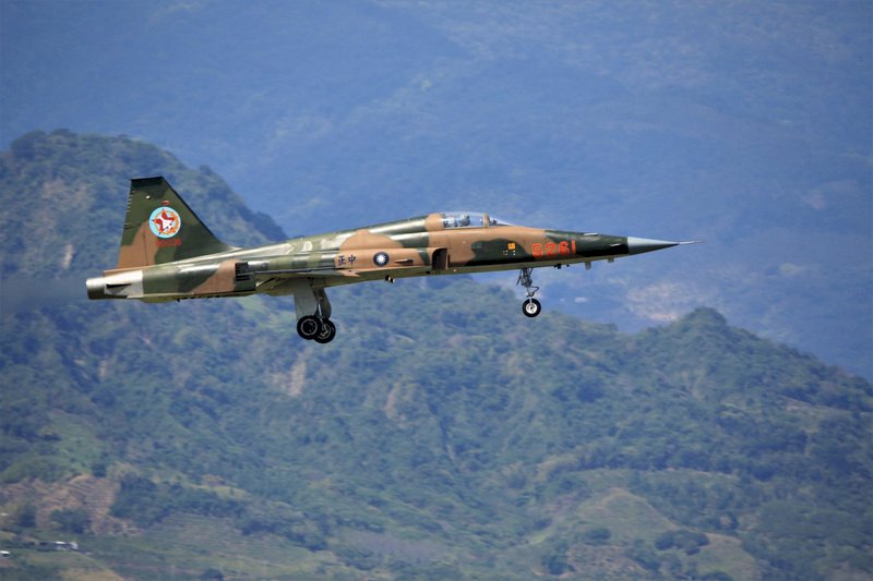 朱冠甍駕駛F-5E失事殉職 空軍初判機械故障