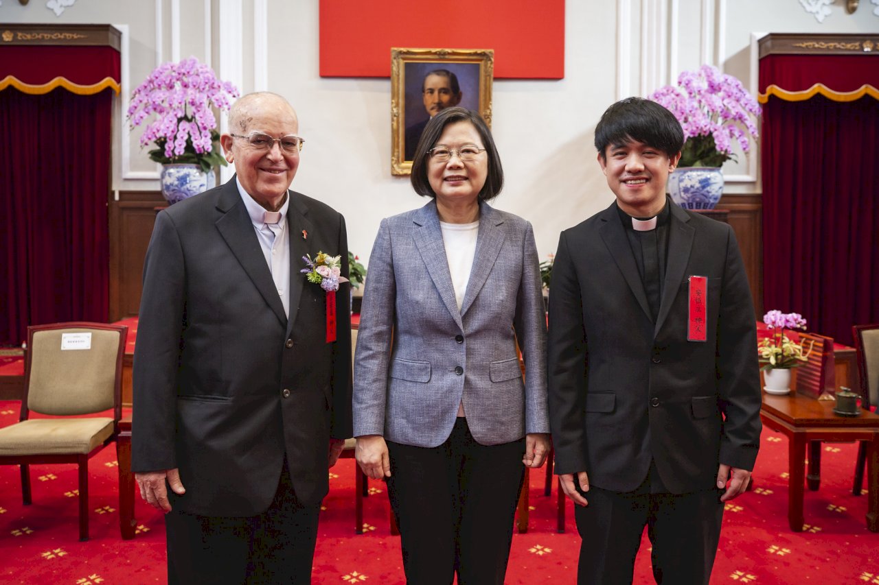 總統接見醫療奉獻獎得主 感謝呂若瑟為台付出逾半世紀