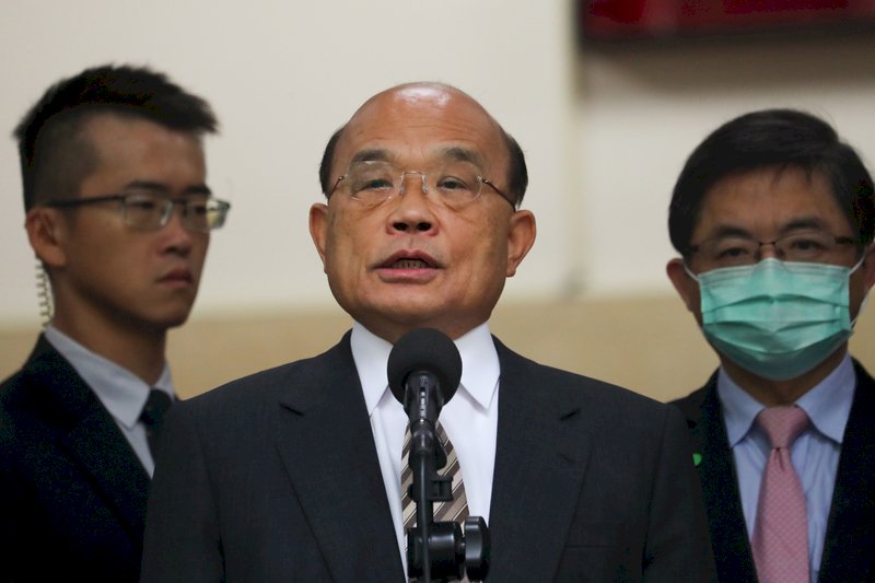 施政報告第八度遭阻 蘇貞昌：道具豬若會講話也會覺得煩死了