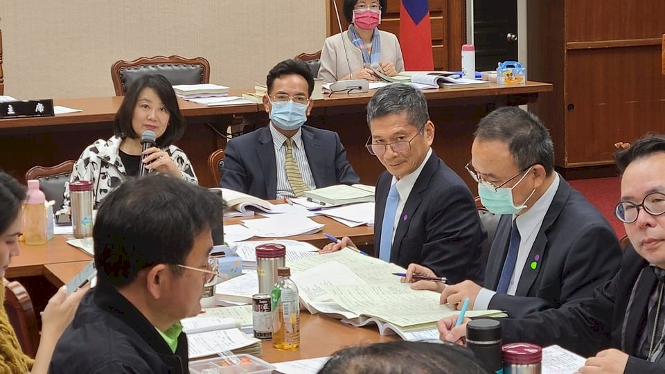 教委會初審國際影音串流平台計畫  凍結1億加專案報告