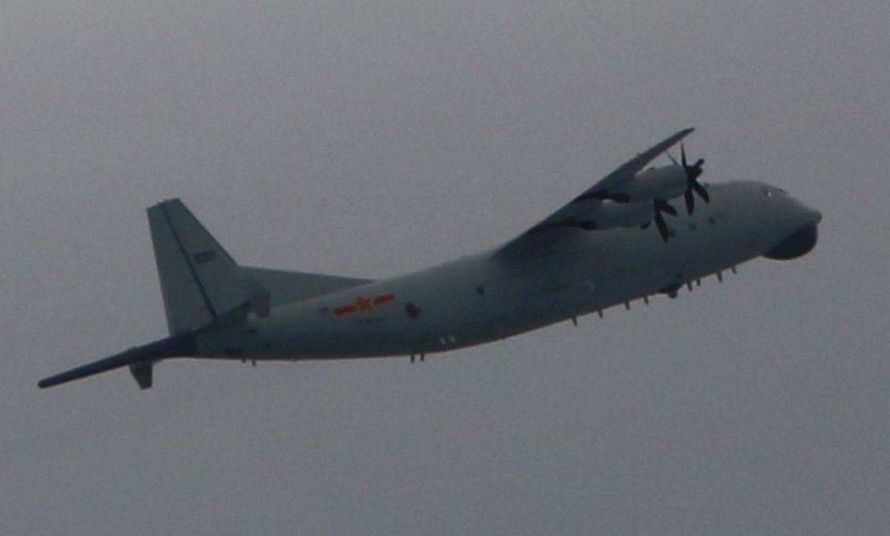 共軍運8反潛、技術偵察機擾台 空軍防空飛彈追監