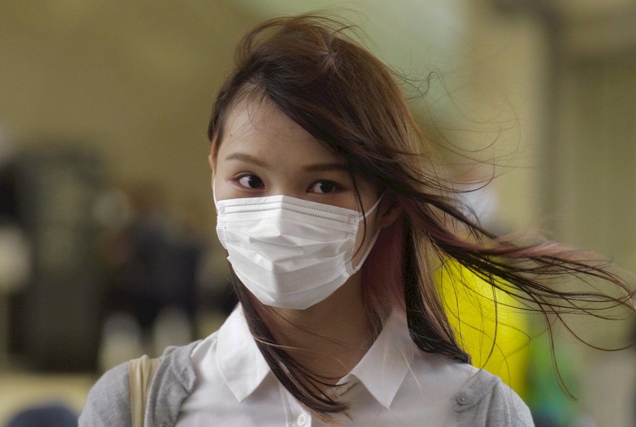 周庭揭「被愛國」換護照 向港府投下震撼彈
