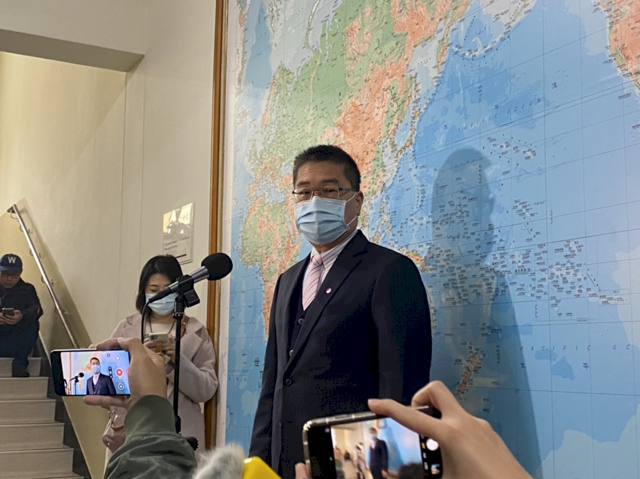 內政部：春節期間宗教場所須加強防疫 禁政治人物跑攤