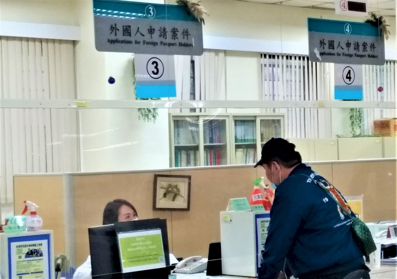 防疫！合法停留逾180天外國人 移民署第6次延長30天期限