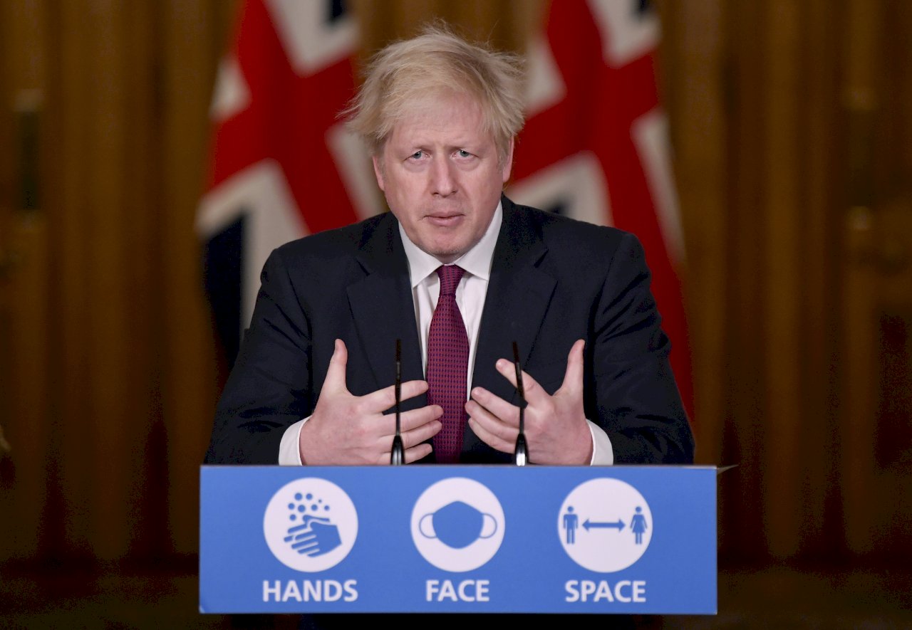 病例激增管制效果有限 英相宣布放寬旅行檢測規定