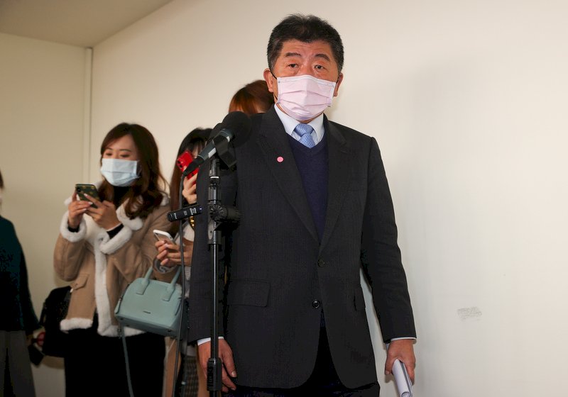台灣首起機師群聚感染 陳時中：將處分違規的紐籍機師