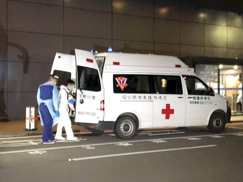 英國航班旅客1發燒、4有症狀 18人完成採檢