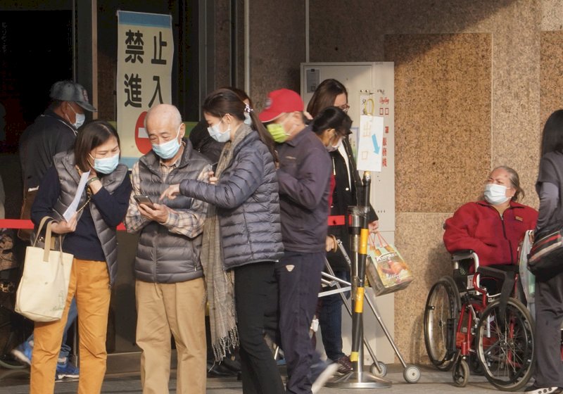 醫療單位口罩令逾千日 疾管署將討論鬆綁