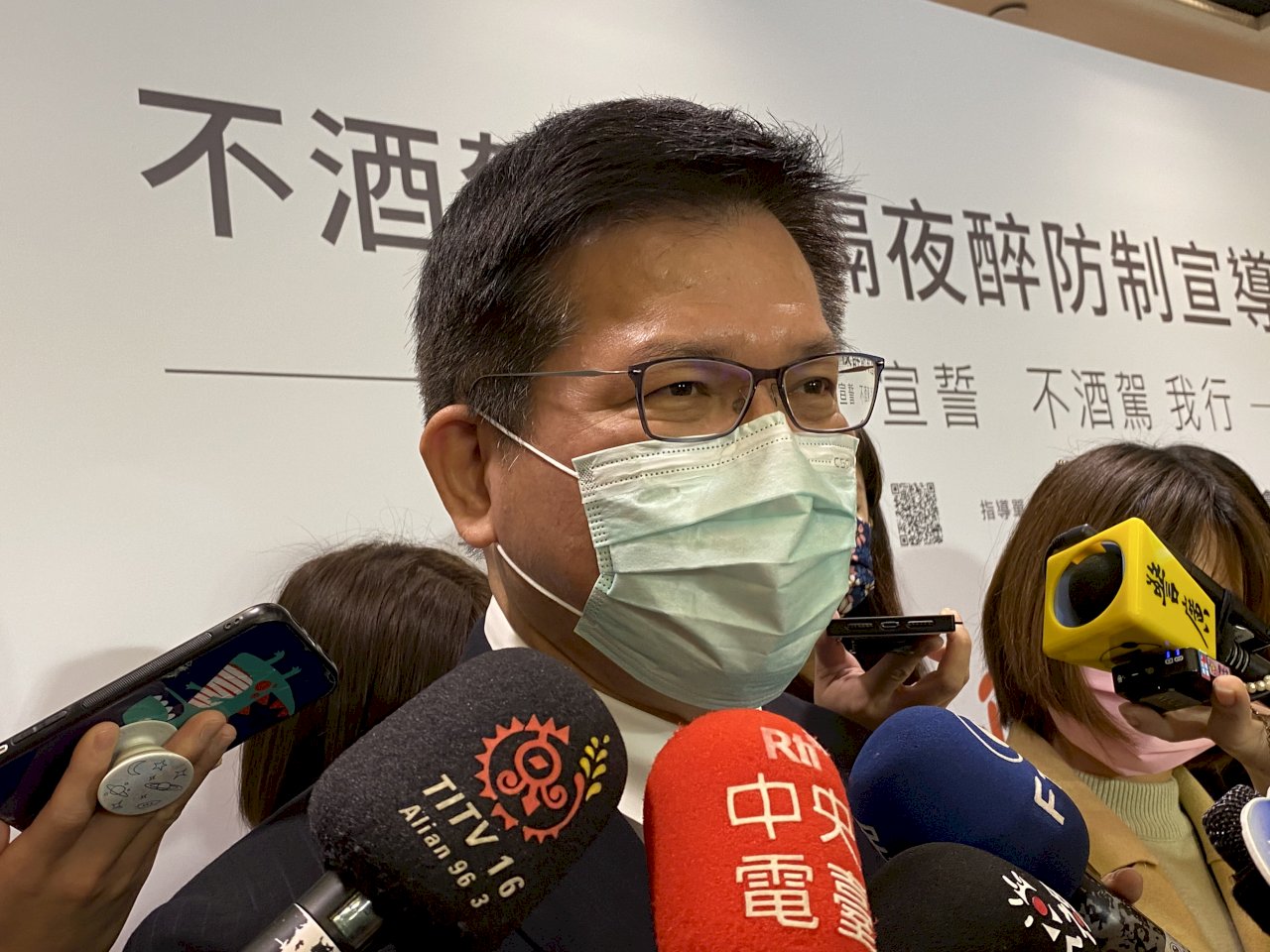 群聚危機升高 林佳龍：台灣燈會作品另擇時地展出 春節疏運繃緊神經防疫