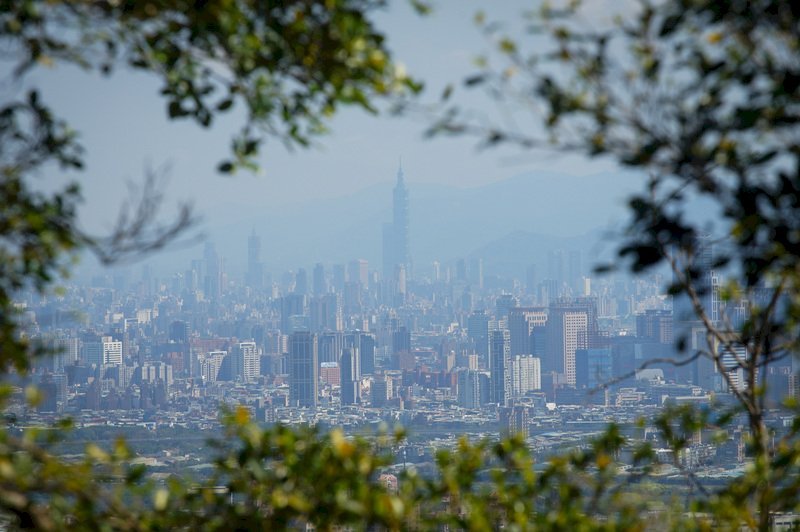 各地晴到多雲高溫30度以上 北部空品紅色警示