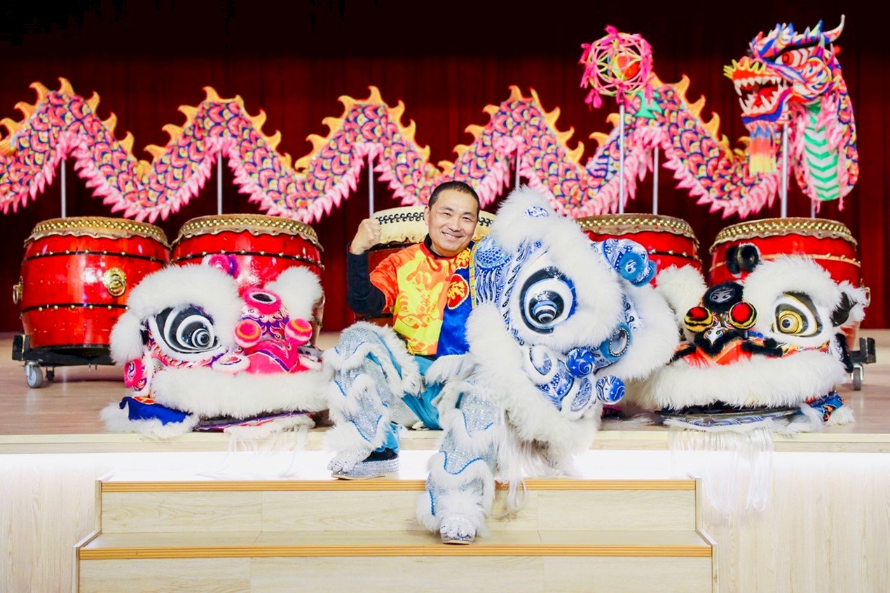 牛年到！ 侯友宜「返校日」祥獅獻瑞賀新年(影音)