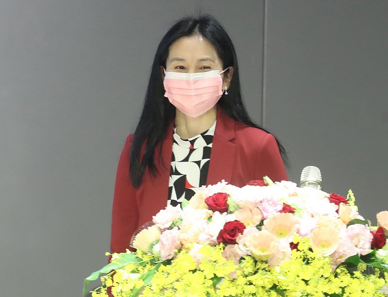 高端申請EUA 食藥署：將比對AZ疫苗數據