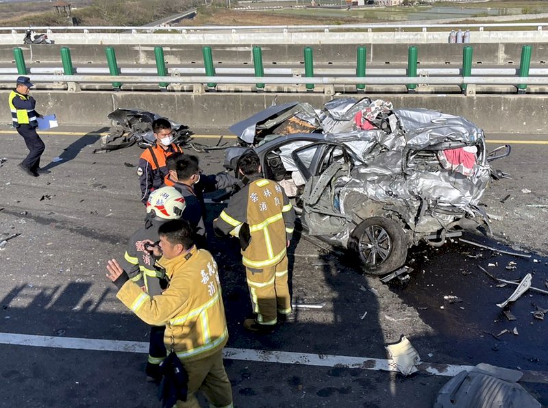 西濱連環車禍 林佳龍敲定增設濃霧偵測器等六大改善計畫