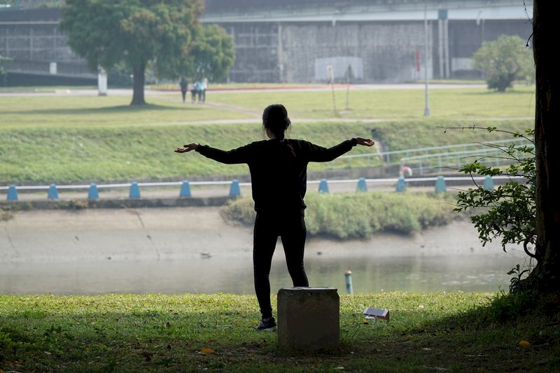 北台灣濕涼低溫14度 北東短暫雨