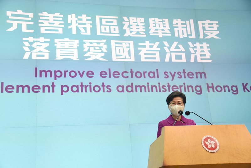 不滿「忠誠的廢物」說！香港建制派回嗆田飛龍：廢柴學者