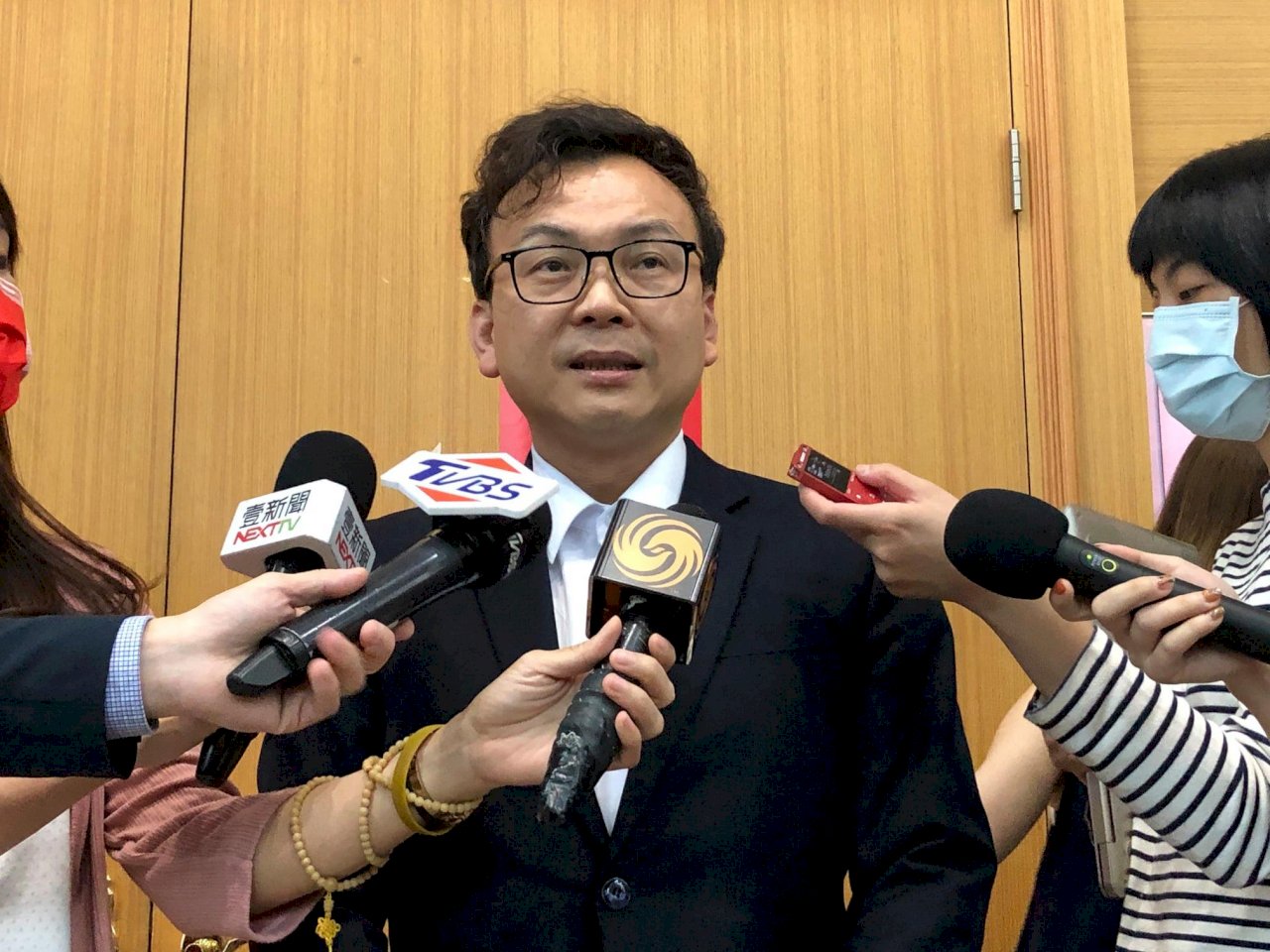 鄭正鈐遭控426集會動員外籍人士 民進黨質疑違法 國民黨批政治抹黑