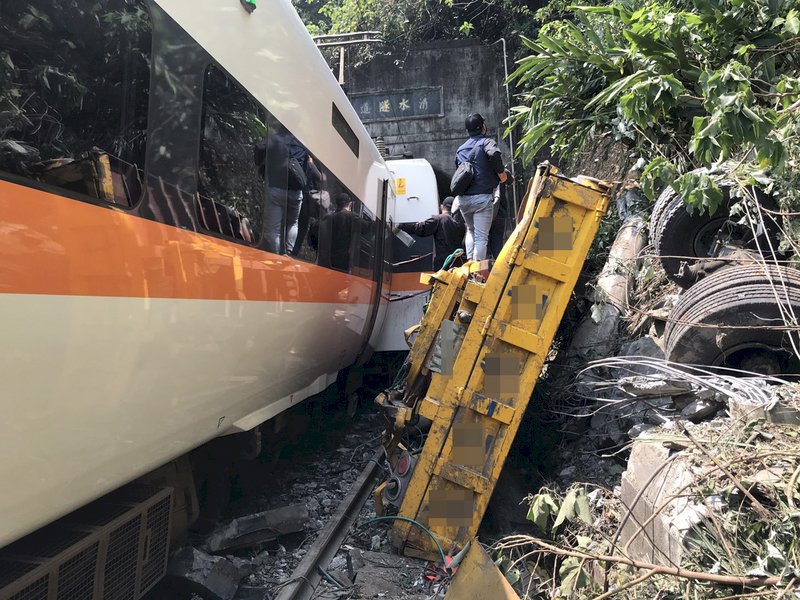 太魯閣號出軌/ 36人無生命跡象、72人受困、61人送醫