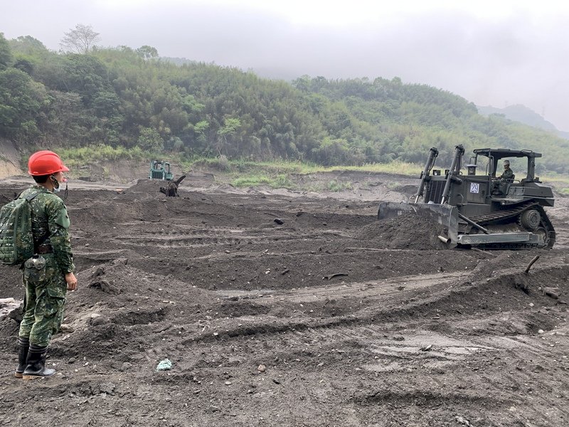 清淤大作戰！國軍進駐明德、石門水庫