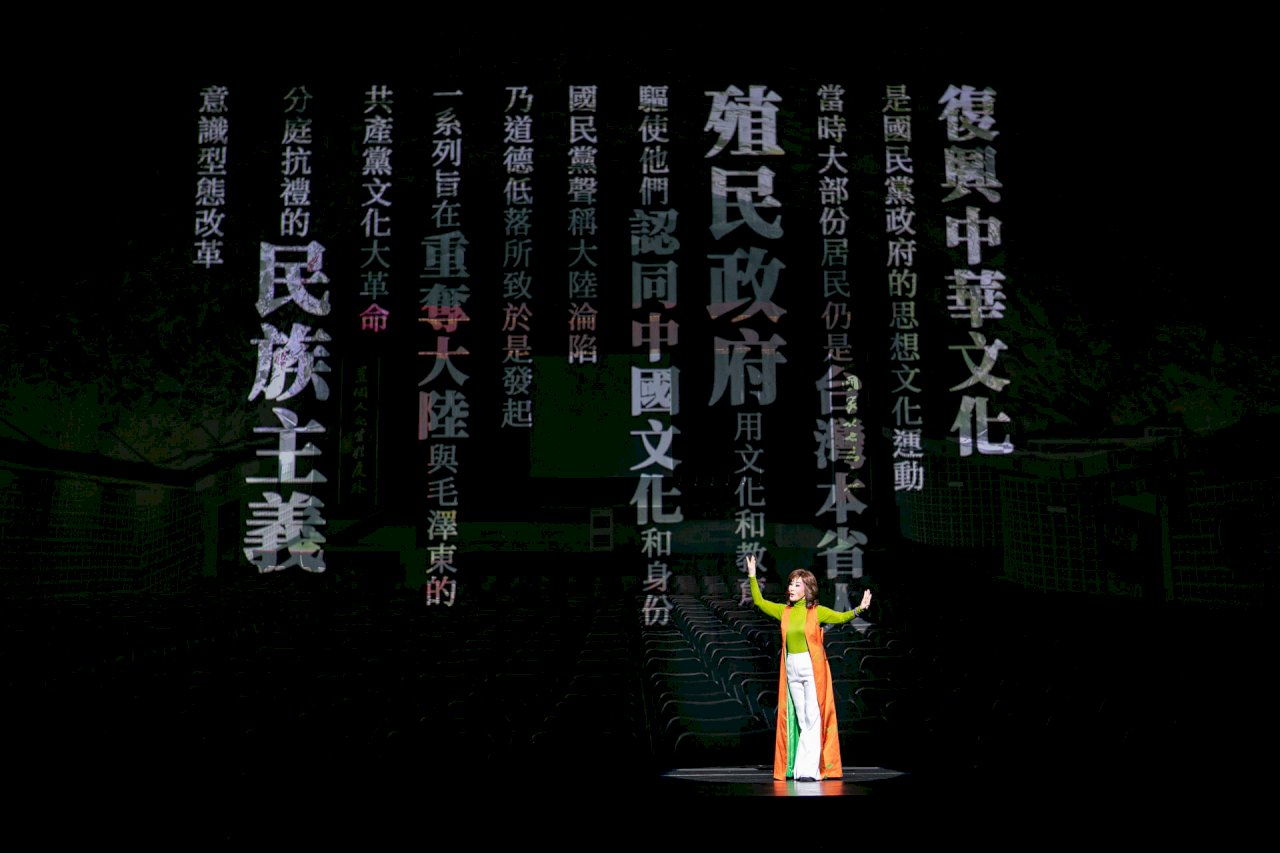 舞台上回首戲曲人生  魏海敏哭了